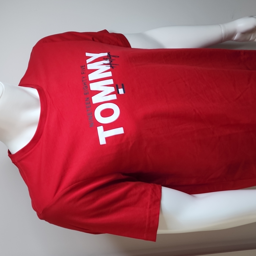 TOMMY HILFIGER RED LARGE TSHIRT - Picture 3 of 8